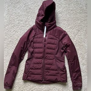 Like new Lululemon insulated jacket with zipper and pockets